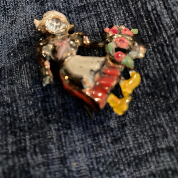 Dutch tulip maid brooch. Old enameled metal. Collectible.Matching boy pin listed - Picture 6 of 7